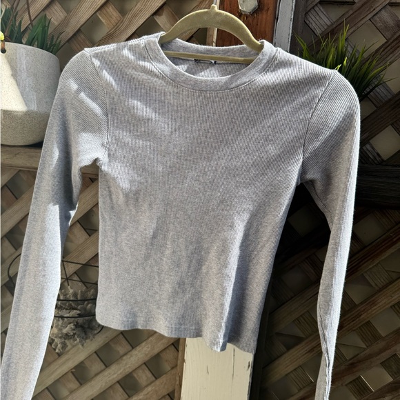 Brandy Melville, Bundle, Long sleeve T-shirts.
1-Navy & White, 1- Grey & 1-Black - Picture 3 of 13